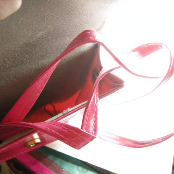 Hello Kitty Handbag Shoulder Bag and Jewelry Gift for Daughter or Granddaughter - Picture 5 of 9